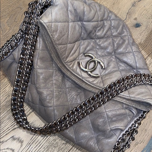 CHANEL washed lamb skin chain around hobo grey - Picture 3 of 9